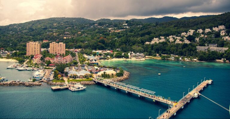 how far is ocho rios from airport